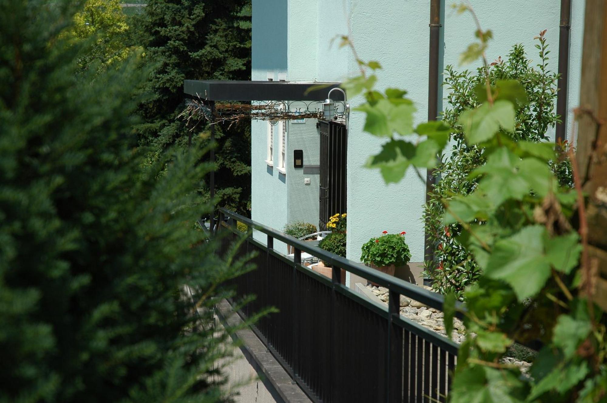Hotel-Garni 'Zum Weinkrug' Sommerhausen Exterior foto